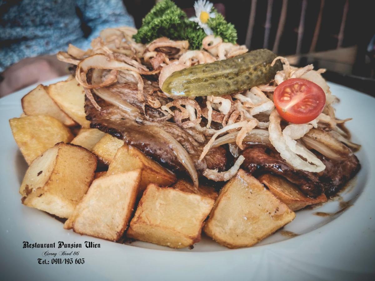 Restaurant Pansion Wien Cierny Brod Exterior foto