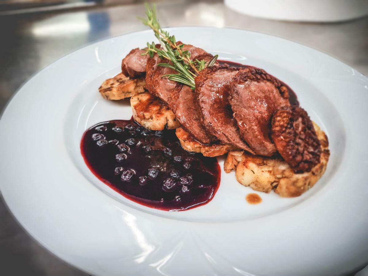 Restaurant Pansion Wien Cierny Brod Exterior foto