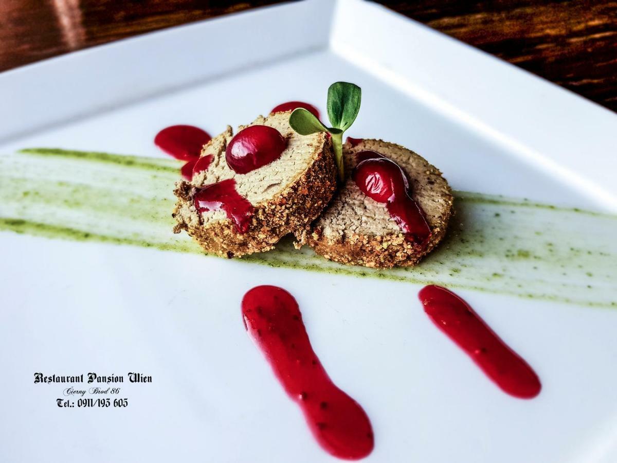 Restaurant Pansion Wien Cierny Brod Exterior foto